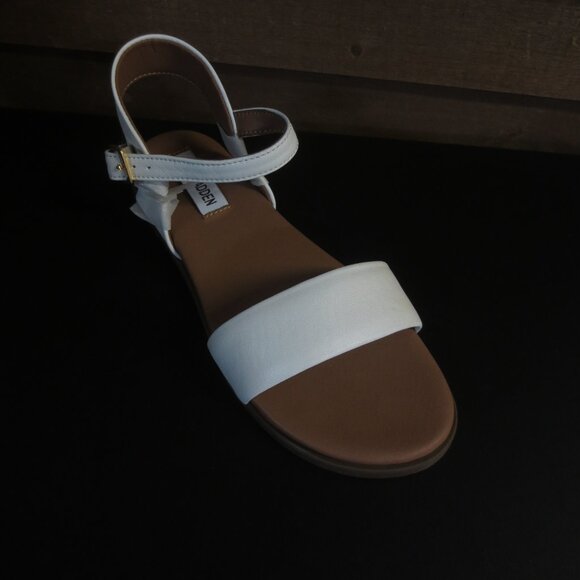STEVE MADDEN DINA WHITE LEATHER SANDAL - US WOMEN'S SIZE 6 - Picture 1 of 6